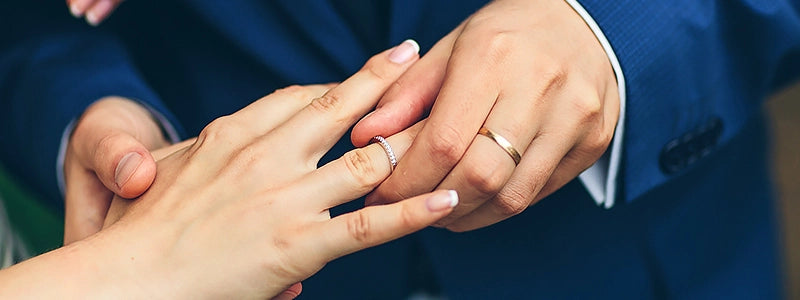 Why is the wedding ring worn in the left hand? - Blog