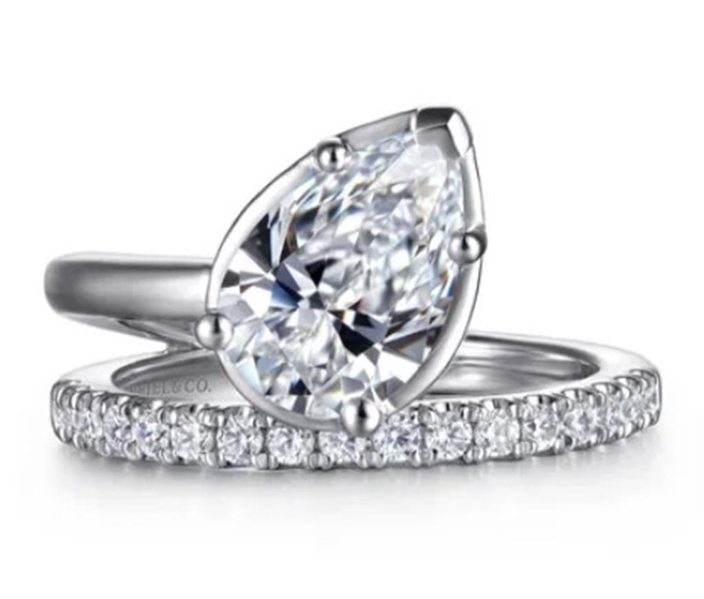 Lady's White 14 Karat Pear Shape Wrap Ring Size 6.5 17 = 0.31tw Round