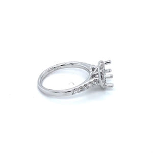 Lady's White 18 Karat Ring