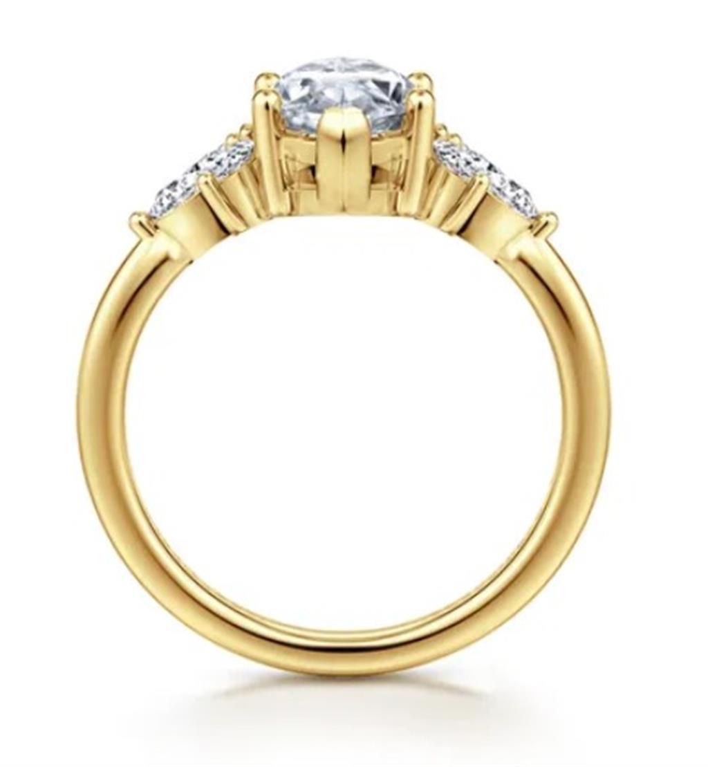 Lady's Yellow 14 Karat Floral 6 Prong Ring Size 6.5 6 = 0.35tw Marquis