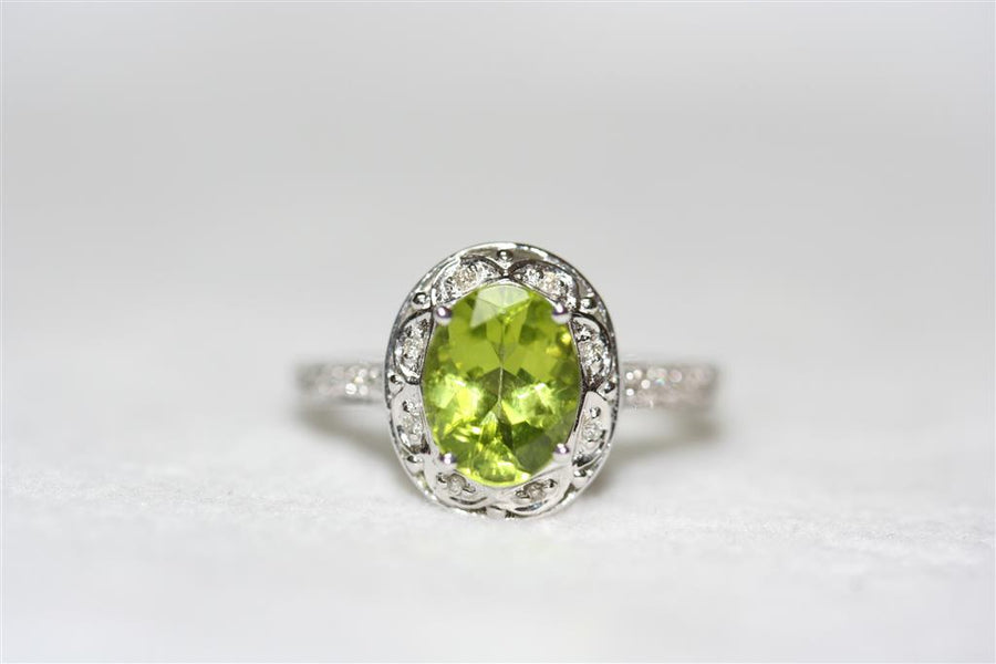 Peridot 14 Karat White Fashion Ring