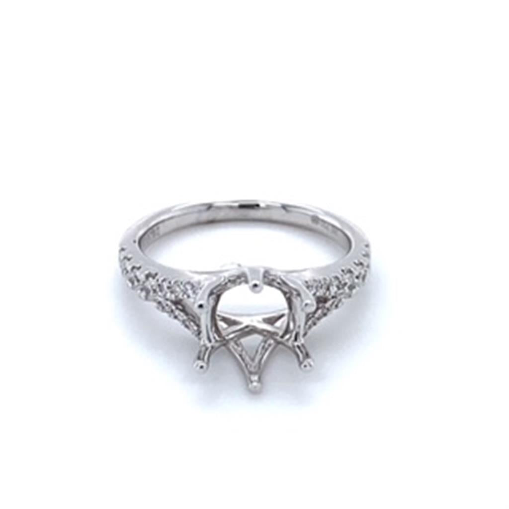 Lady's White 18 Karat Split Shank 6 Prong Ring