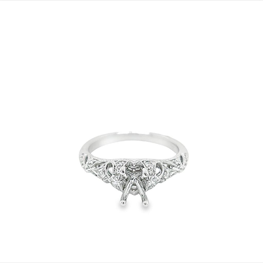 Lady's White 18 Karat Vintage Ring