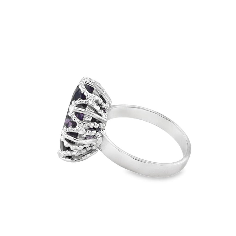 White 18 Karat Oval Amethyst Ring