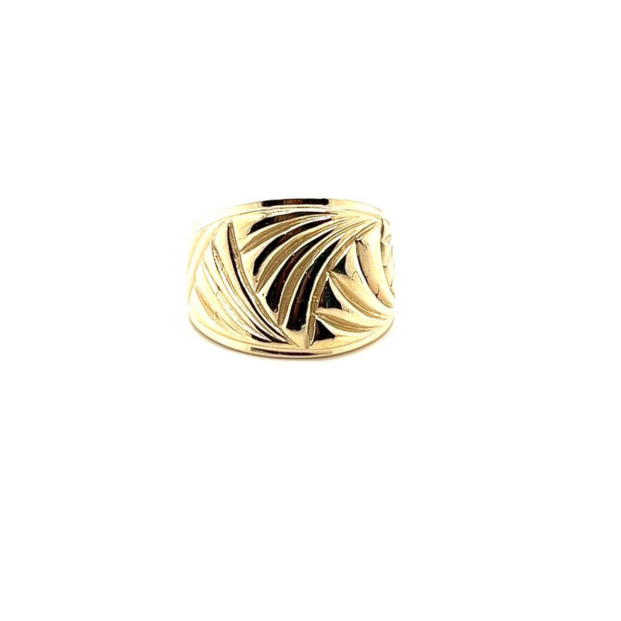 Estate Yellow 14 Karat Fan Design Gold Ring.
Gram Weight: 5.5