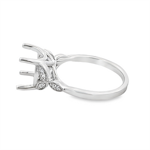 Lady's White 18 Karat Leaf Design Ring