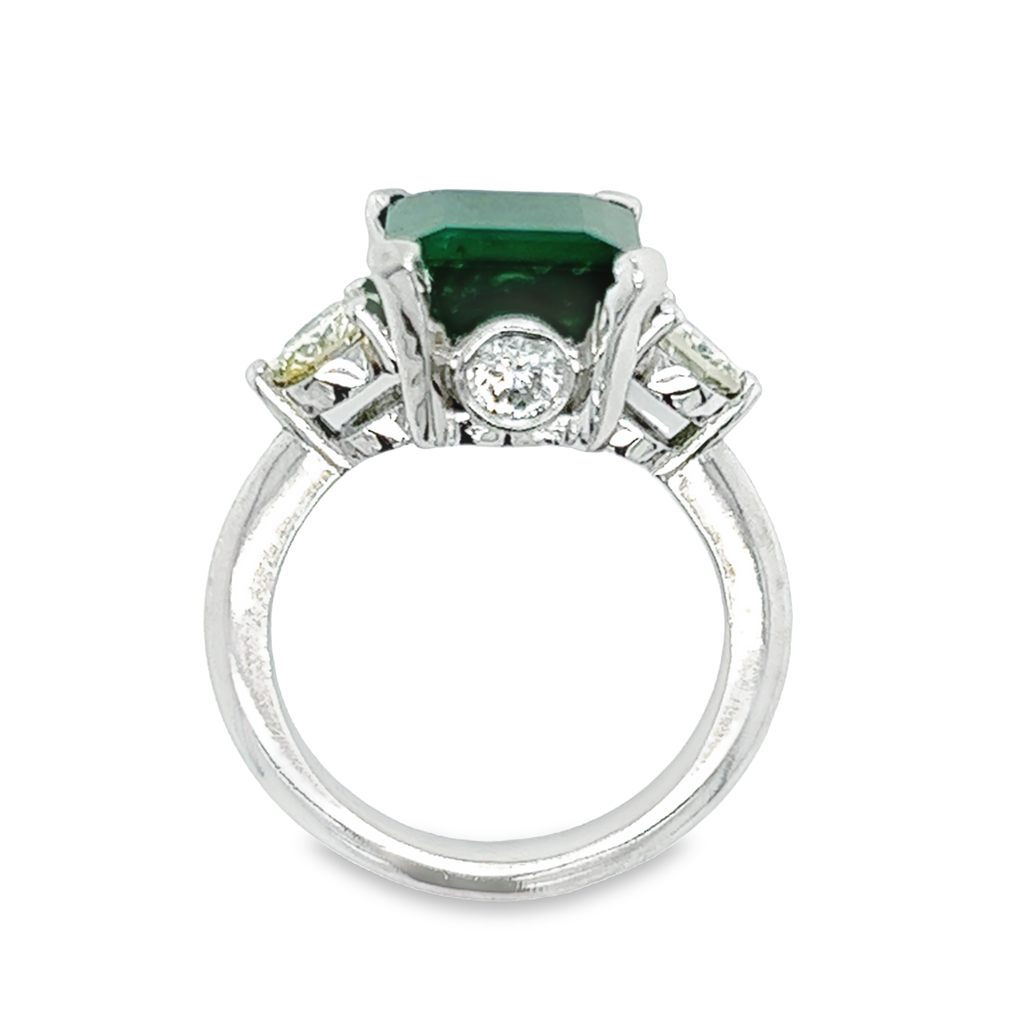 Esate Platinum Emerald & Diamond Ring