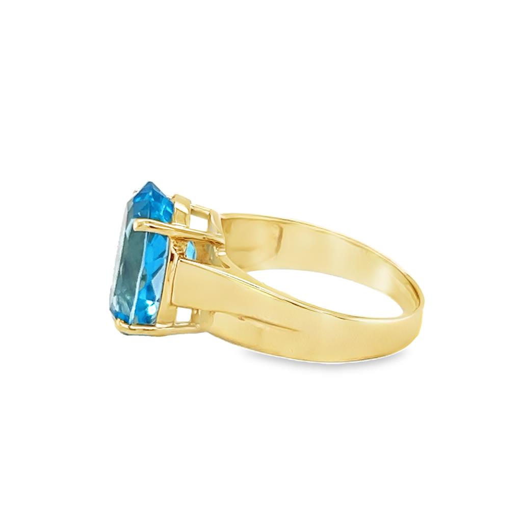 Estate Yellow 14 Karat Blue Topaz Graduated Ring