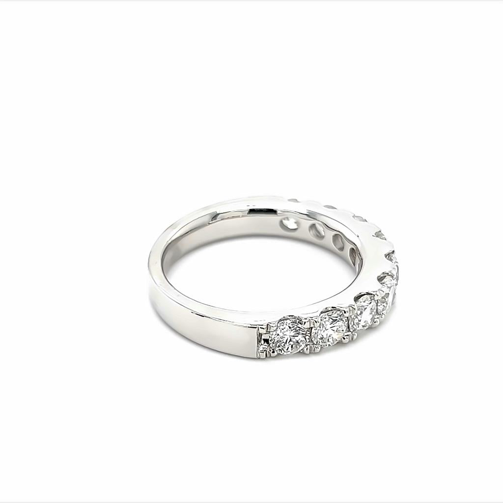 Lady's White 18 Karat Fishtail Wedding/Anniversary Ring