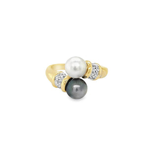 Yellow 10 Karat Bypass Ring Estate Jewelry Size 6.25 one 6.50x6.50mm Round White Pearl
one 6.50x6.50mm Round Grey Pearl
6=0.03tw Round Diamonds Gram Weight: 3.8