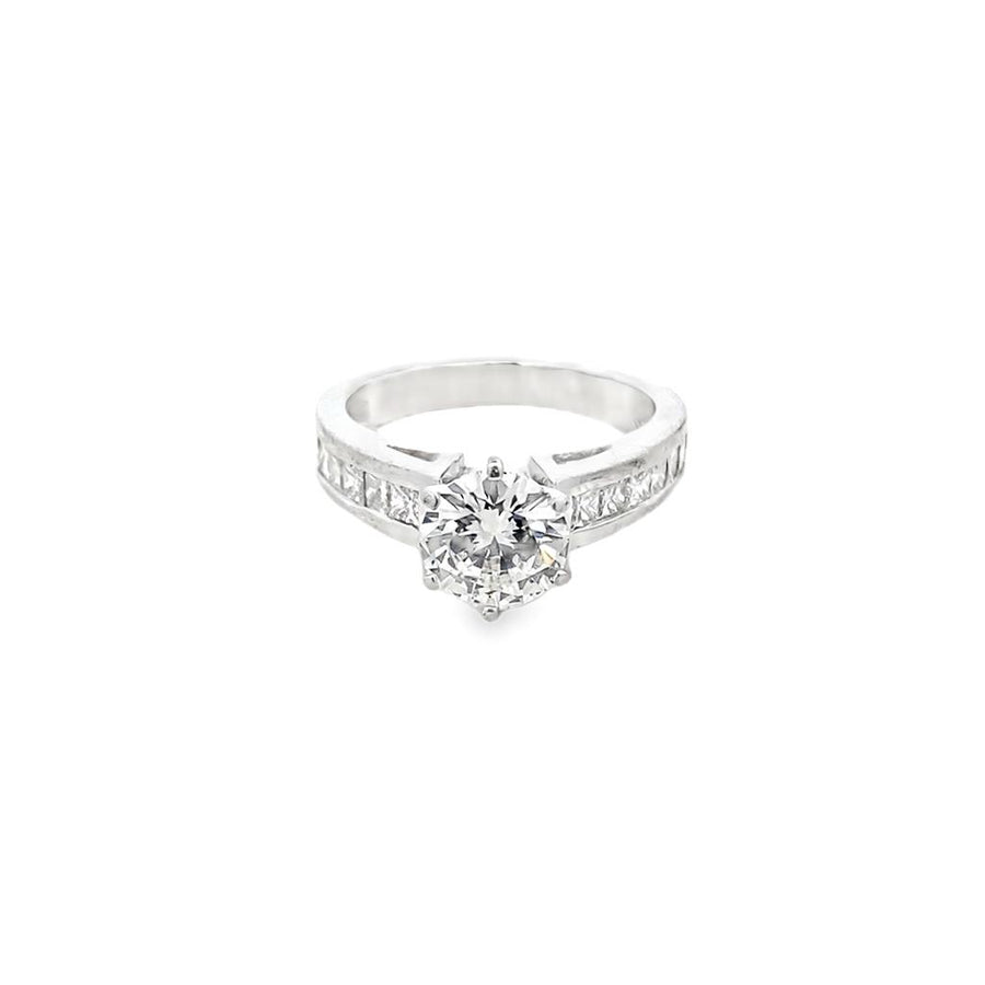 Round Diamond Engagement Ring
