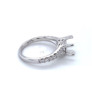 Lady's White 18 Karat Split Shank 6 Prong Ring