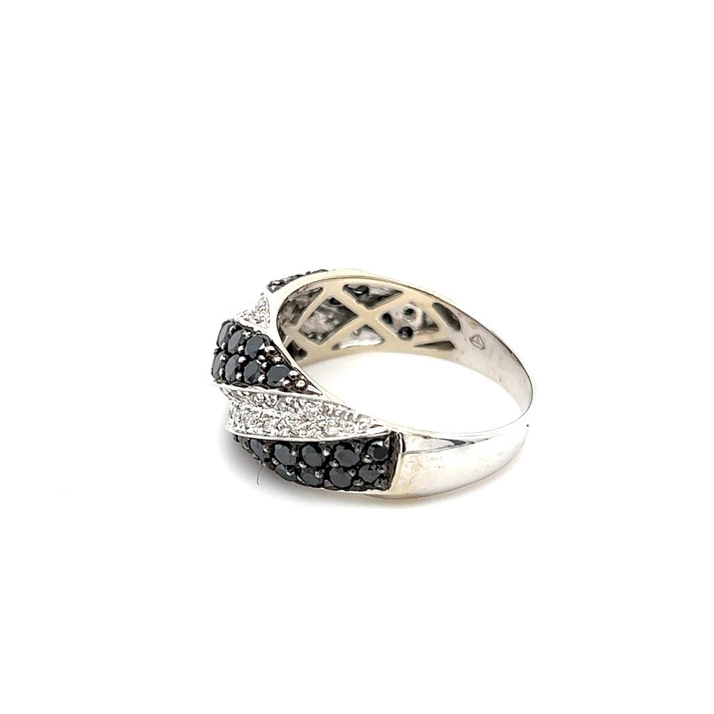 Estate White14 Karat Gold Black & White Diamond Ring