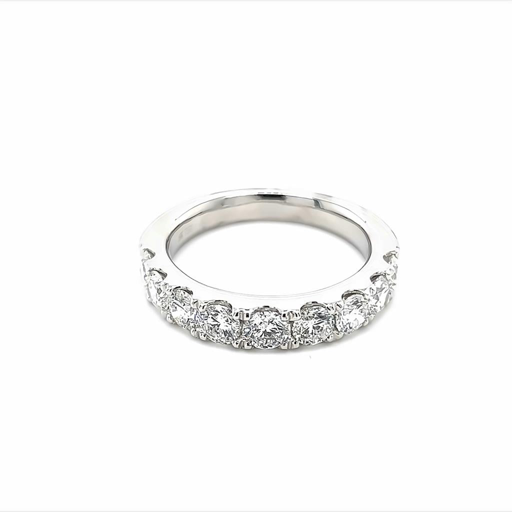 Lady's White 18 Karat Fishtail Wedding/Anniversary Ring