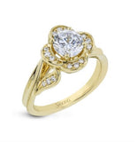 Lady's White 18 Karat Oval Floral Ring
