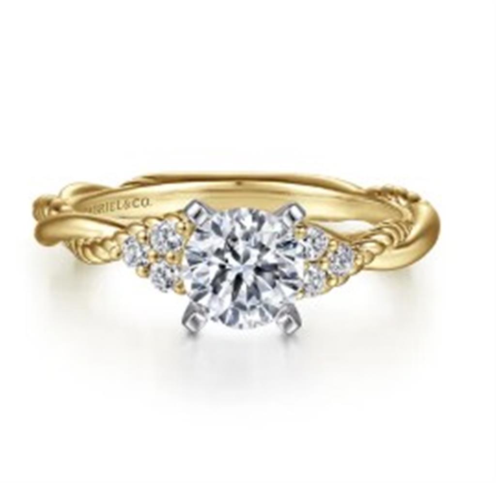 Lady's Yellow 14 Karat Hampton Collection Ring Size 6.5 Designer: Gabr